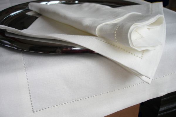 Leinen-Tischdecke, altweiß, mit feinem Hohlsaum, 140x250