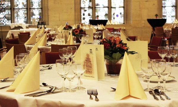 runde weiße Tischdecken: ein Augenweide